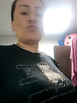 LuisaFernanda170823 online show from October 25, 2025, 2:28 pm