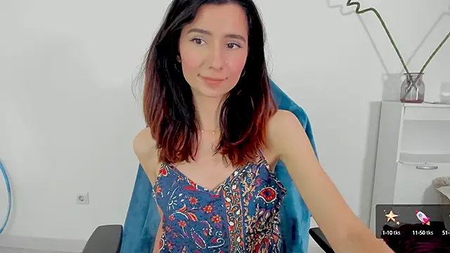 crystalnut online show from September 23, 2025, 3:13 am