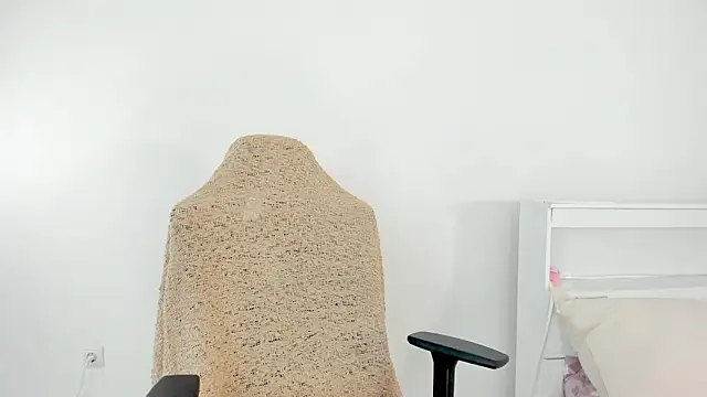 crystalnut online show from March 5, 2026, 3:25 am