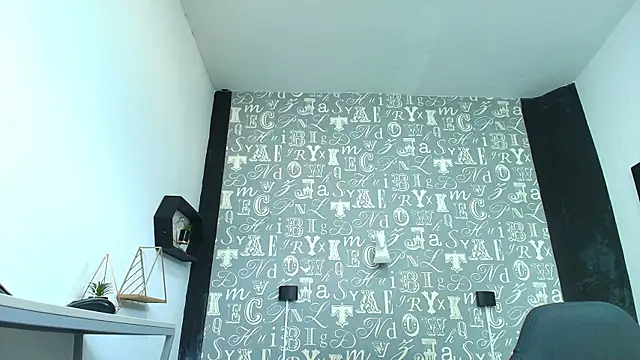 Lindsey8 online show from November 11, 2025, 12:55 pm