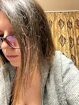 NadiraNoor online show from April 17, 2026, 7:06 pm