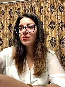 NadiraNoor online show from April 14, 2026, 10:59 pm