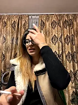 NadiraNoor online show from October 19, 2025, 9:06 pm