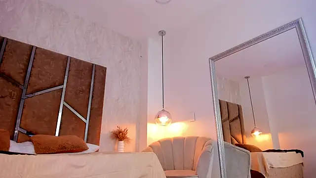 Martinaa Jones  online show from November 9, 2025, 7:29 pm