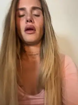 EmiliaCatalina online show from December 22, 2025, 11:27 pm