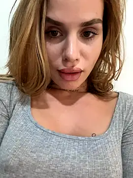 EmiliaCatalina online show from November 7, 2025, 9:41 pm