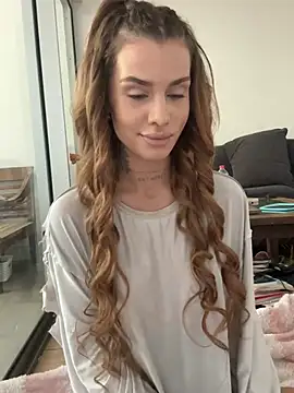 EmiliaCatalina online show from July 25, 2026, 5:52 pm