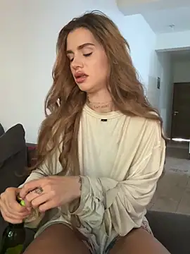 EmiliaCatalina online show from March 13, 2026, 9:42 pm