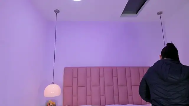 victoria cooper3 online show from January 12, 2026, 11:50 am