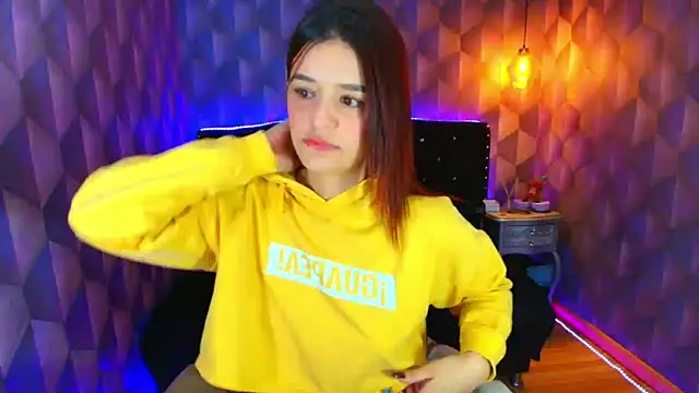 LiaHarryis online show from December 17, 2025, 5:18 pm