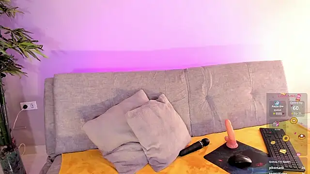 Snapshot of cinnamon_kyla chatting on January 11, 2025, 6:44 pm cinnamon kyla online show from January 11, 2025, 6:44 pm