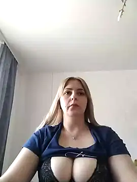 Lady nice cat online show from March 8, 2025, 5:59 am