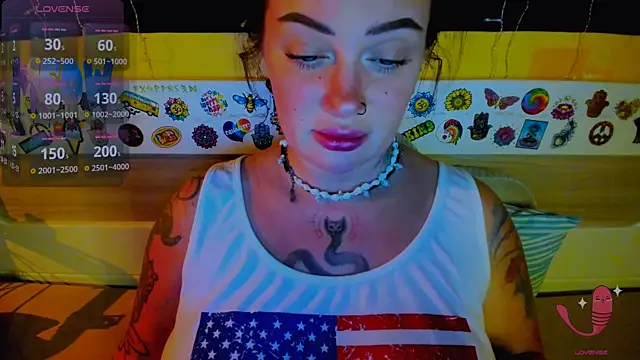 Snapshot of EllieOz chatting on November 1, 2025, 3:28 pm EllieOz online show from November 1, 2025, 3:28 pm