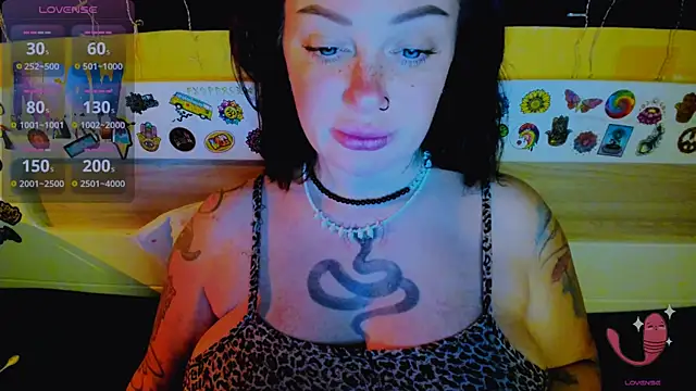 Snapshot of EllieOz chatting on November 29, 2025, 3:23 pm EllieOz online show from November 29, 2025, 3:23 pm