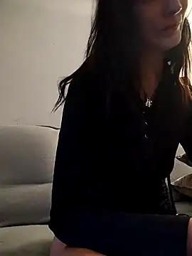 LauraBaby online show from November 6, 2025, 7:40 pm