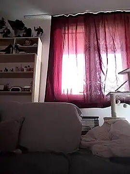 LauraBaby online show from October 19, 2025, 12:19 pm