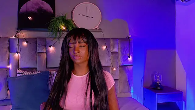 Snapshot of nahomi_campbell chatting on October 15, 2025, 7:33 pm nahomi campbell online show from October 15, 2025, 7:33 pm