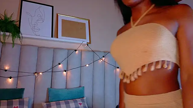 Snapshot of nahomi_campbell chatting on November 19, 2025, 7:36 pm nahomi campbell online show from November 19, 2025, 7:36 pm