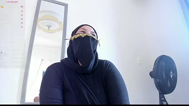 Amina hafsa online show from April 1, 2026, 7:33 pm