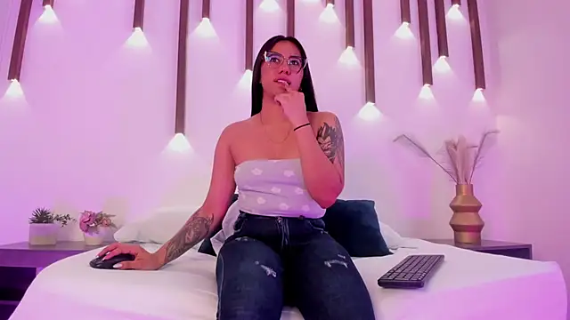 majo rosse  online show from February 19, 2026, 7:33 pm