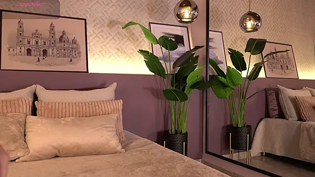 ElleDiane online show from December 22, 2025, 12:33 am