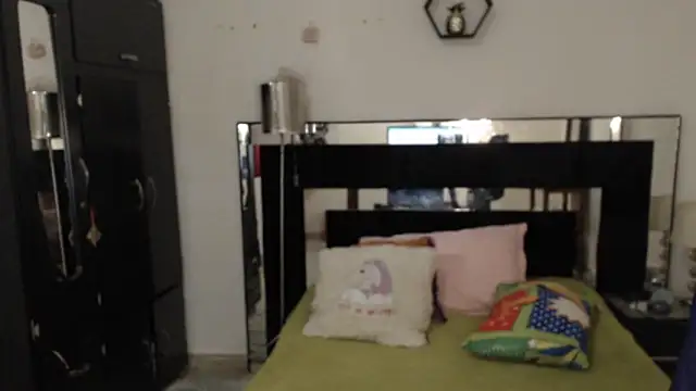 Snapshot of CATRINA-83 chatting on February 9, 2026, 3:32 pm CATRINA-83 online show from February 9, 2026, 3:32 pm