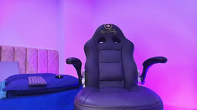 arl chloee online show from January 14, 2026, 3:10 am