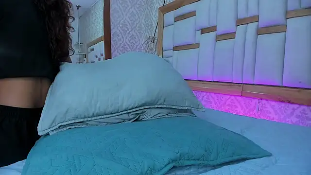 arl chloee online show from November 13, 2025, 3:21 am