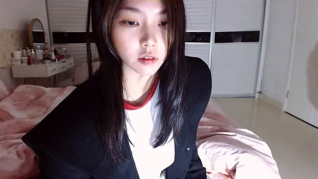 -Lucky Girl online show from December 1, 2025, 1:12 pm