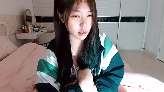 -Lucky Girl online show from April 12, 2026, 1:31 am