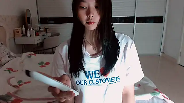 Snapshot of -Lucky_Girl chatting on July 23, 2026, 12:46 pm -Lucky Girl online show from July 23, 2026, 12:46 pm