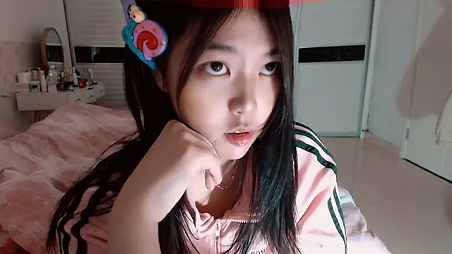 -Lucky Girl online show from December 4, 2025, 2:54 am