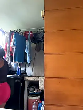 emmyjhonson07 online show from October 7, 2025, 1:56 pm