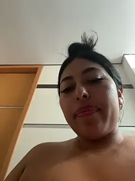 emmyjhonson07 online show from November 22, 2025, 3:44 pm