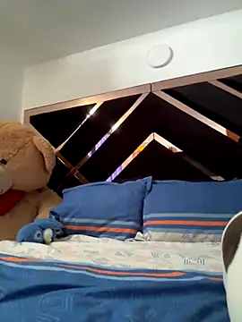 emmyjhonson07 online show from October 9, 2025, 4:18 pm