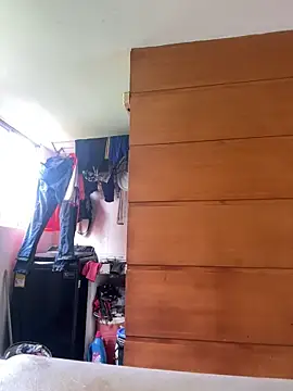 emmyjhonson07 online show from October 21, 2025, 3:22 pm