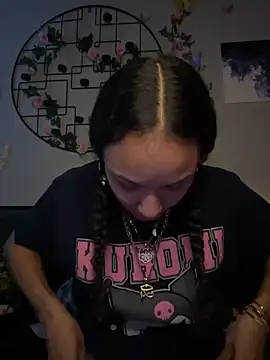 Snapshot of _Neeka_ chatting on February 15, 2026, 2:27 pm Neeka online show from February 15, 2026, 2:27 pm