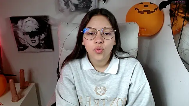 Snapshot of SamanthaRoldaan chatting on October 28, 2025, 2:27 pm SamanthaRoldaan online show from October 28, 2025, 2:27 pm