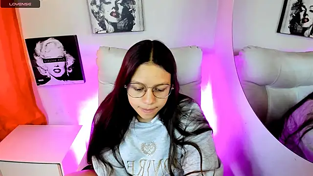 SamanthaRoldaan online show from April 20, 2026, 2:40 pm