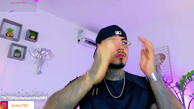 JordanSmiith  online show from April 4, 2026, 8:37 pm