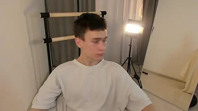 Snapshot of Kevin_Kesi chatting on November 17, 2025, 4:33 pm Kevin Kesi online show from November 17, 2025, 4:33 pm