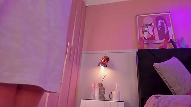 chloe watson  online show from November 29, 2025, 8:09 pm