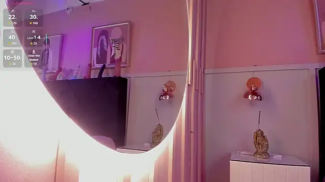 chloe watson  online show from November 15, 2025, 7:07 pm