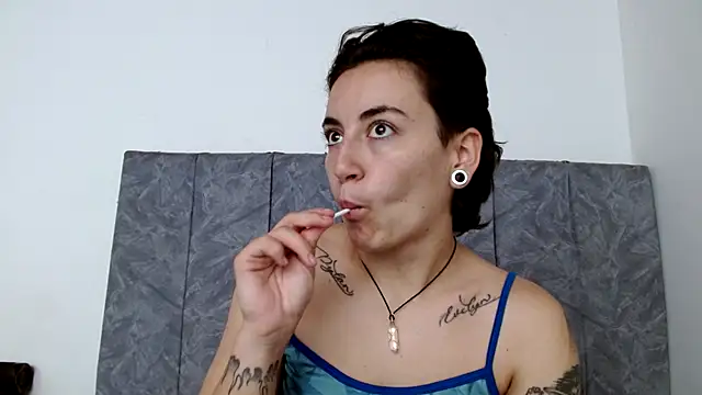 linda 33 online show from October 27, 2025, 4:19 pm