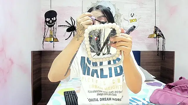 AnneDixie online show from October 28, 2025, 3:07 am