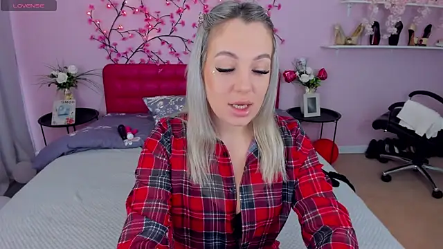 Snapshot of DanikaMorri chatting on March 2, 2025, 7:21 am DanikaMorri online show from March 2, 2025, 7:21 am