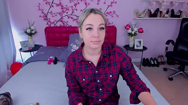 Snapshot of DanikaMorri chatting on February 20, 2025, 7:23 am DanikaMorri online show from February 20, 2025, 7:23 am