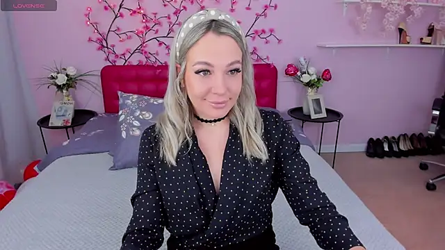 Snapshot of DanikaMorri chatting on February 24, 2025, 7:22 am DanikaMorri online show from February 24, 2025, 7:22 am