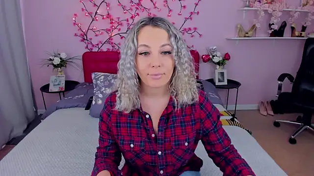 Snapshot of DanikaMorri chatting on March 6, 2025, 7:14 am DanikaMorri online show from March 6, 2025, 7:14 am