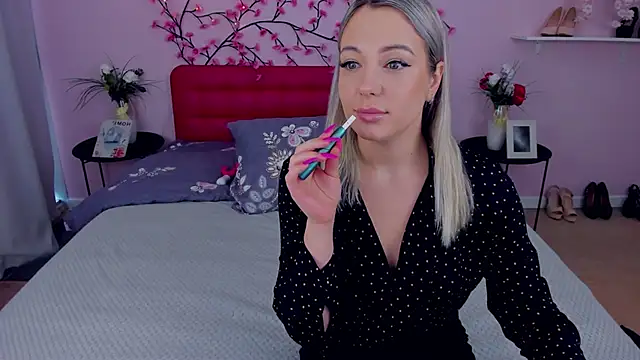 Snapshot of DanikaMorri chatting on March 18, 2025, 10:28 am DanikaMorri online show from March 18, 2025, 10:28 am